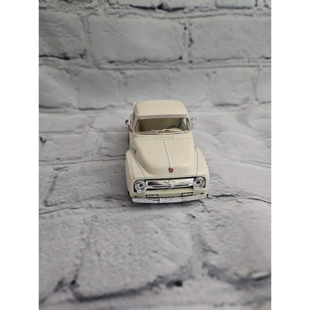 Lot of 3 Kinsmart Diecast Model Cars 1953 Ford F100 Jeep Wrangler VW Beetle